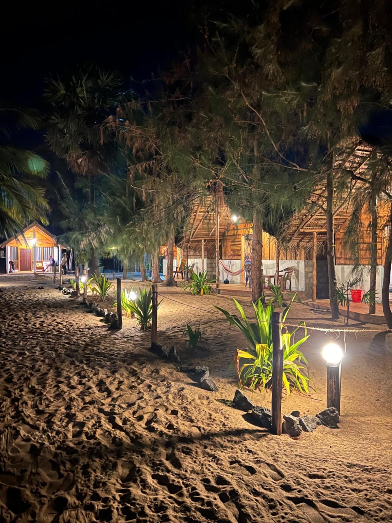 Sand Dune Beach Resort & Surf Camp อารูกัมเบย์ ภายนอก รูปภาพ